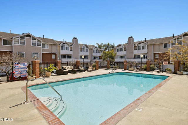 877 S B Street, Oxnard, CA 93030 — photo 4 of 23