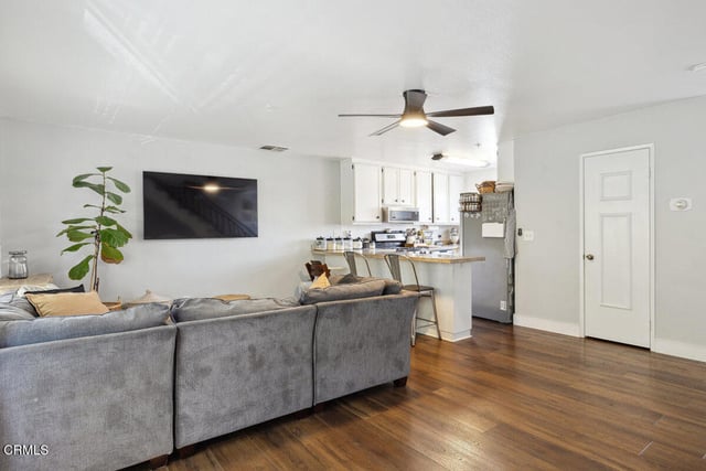 877 S B Street, Oxnard, CA 93030 — photo 9 of 23
