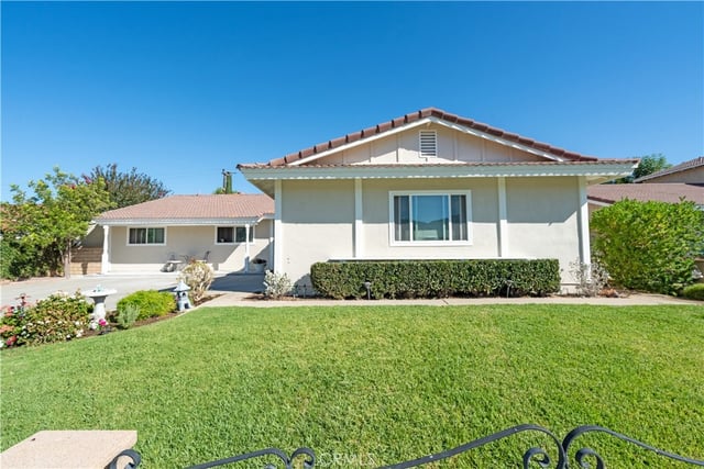6155 Goshen Avenue, Simi Valley, CA 93063 — photo 2 of 42