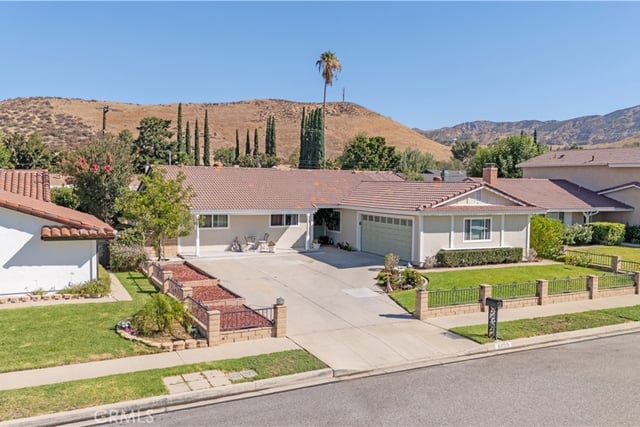6155 Goshen Avenue, Simi Valley, CA 93063 — photo 3 of 42