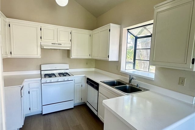 18107 Erik Court 464, Canyon Country, CA 91387 — photo 3 of 11
