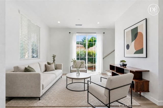 872 W Walnut Avenue A, Monrovia, CA 91016 — photo 4 of 37