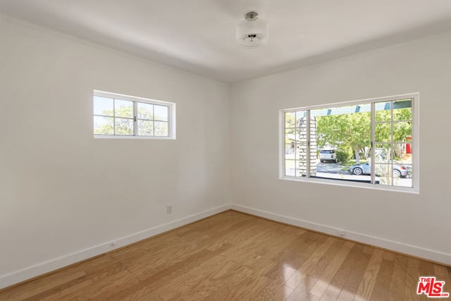 1561 Carmona Avenue, Los Angeles, CA 90019 — photo 17 of 50