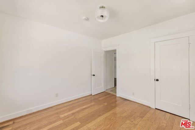 1561 Carmona Avenue, Los Angeles, CA 90019 — photo 18 of 50