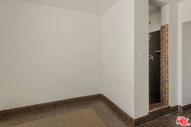 1561 Carmona Avenue, Los Angeles, CA 90019 — photo 34 of 50