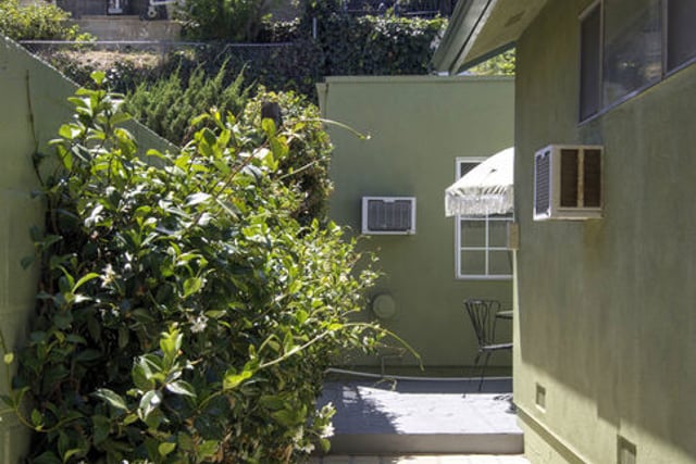 1561 Carmona Avenue, Los Angeles, CA 90019 — photo 35 of 50