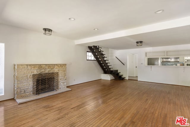 1561 Carmona Avenue, Los Angeles, CA 90019 — photo 7 of 50