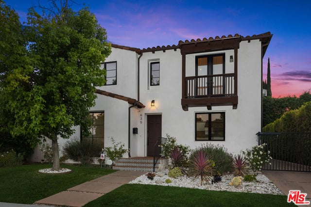 635 Seward Street, Los Angeles, CA 90004 — photo 3 of 36