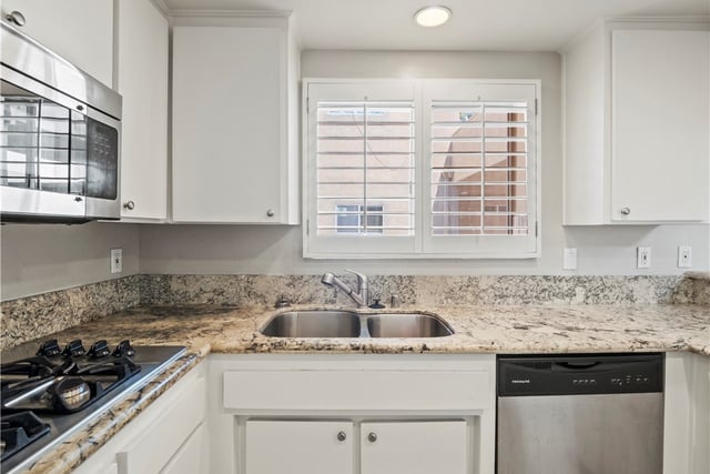 4301 Fulton Avenue 303, Sherman Oaks, CA 91423 — photo 12 of 56
