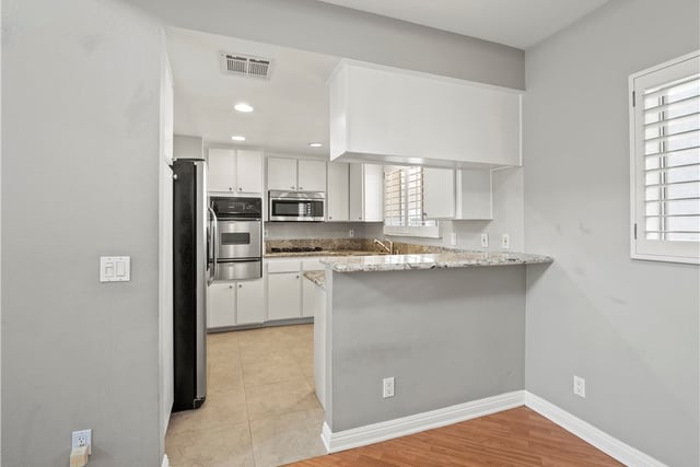 4301 Fulton Avenue 303, Sherman Oaks, CA 91423 — photo 13 of 56