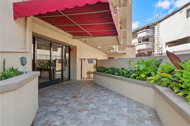4301 Fulton Avenue 303, Sherman Oaks, CA 91423 — photo 2 of 56