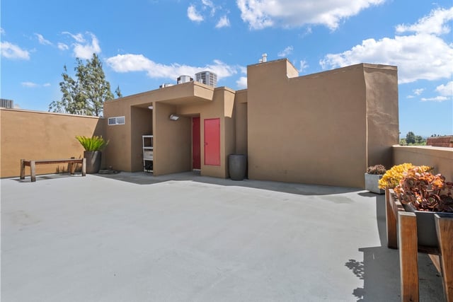 4301 Fulton Avenue 303, Sherman Oaks, CA 91423 — photo 35 of 56