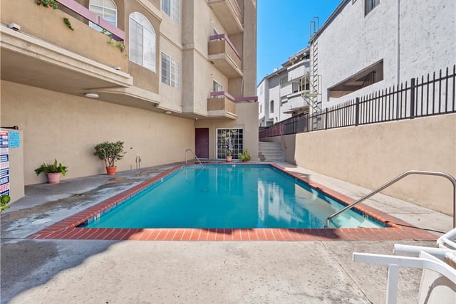 4301 Fulton Avenue 303, Sherman Oaks, CA 91423 — photo 39 of 56