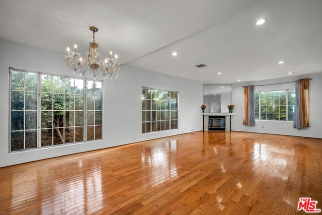 922 S Bundy Drive, Los Angeles, CA 90049 — photo 28 of 35