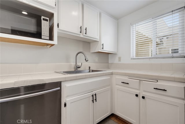 726 Elm Avenue 403, Long Beach, CA 90813 — photo 11 of 35