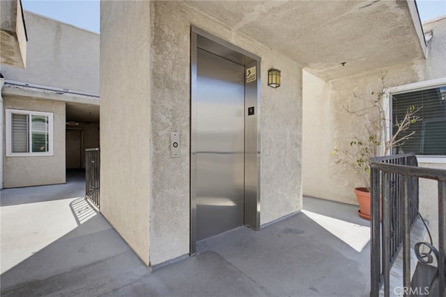 726 Elm Avenue 403, Long Beach, CA 90813 — photo 30 of 35