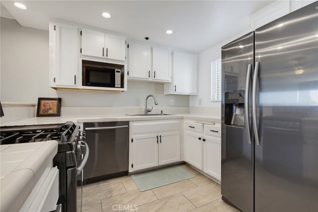 726 Elm Avenue 403, Long Beach, CA 90813 — photo 9 of 35