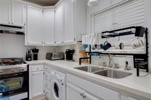 323 W 4th. Unit 101 101, Long Beach, CA 90802 — photo 9 of 12