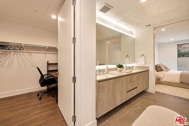 728 N Sweetzer Avenue 112, West Hollywood, CA 90069 — photo 11 of 49