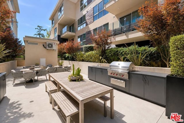 728 N Sweetzer Avenue 112, West Hollywood, CA 90069 — photo 25 of 49