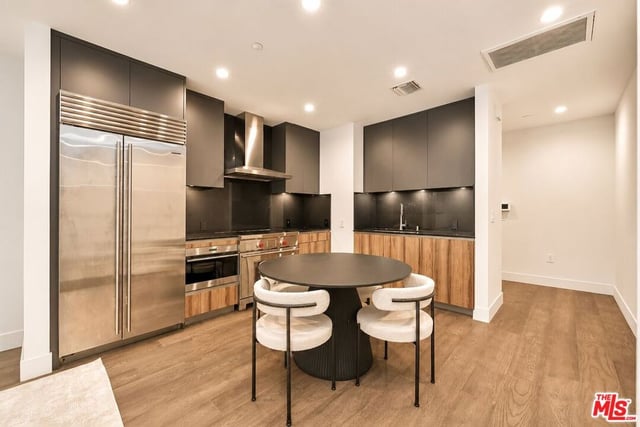 728 N Sweetzer Avenue 112, West Hollywood, CA 90069 — photo 3 of 49