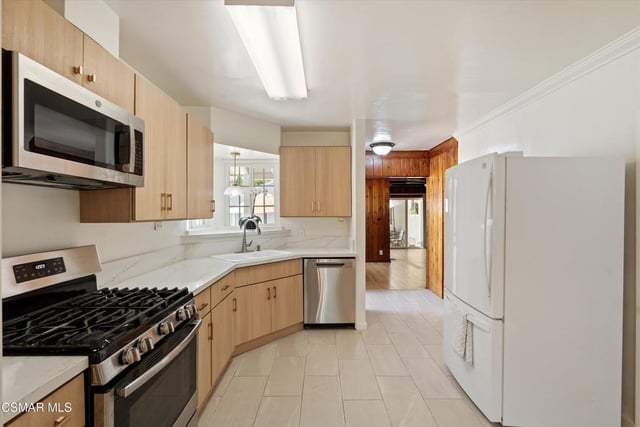 1130 N Maple Street, Burbank, CA 91505 — photo 11 of 60
