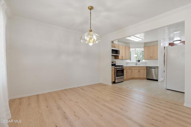1130 N Maple Street, Burbank, CA 91505 — photo 4 of 60