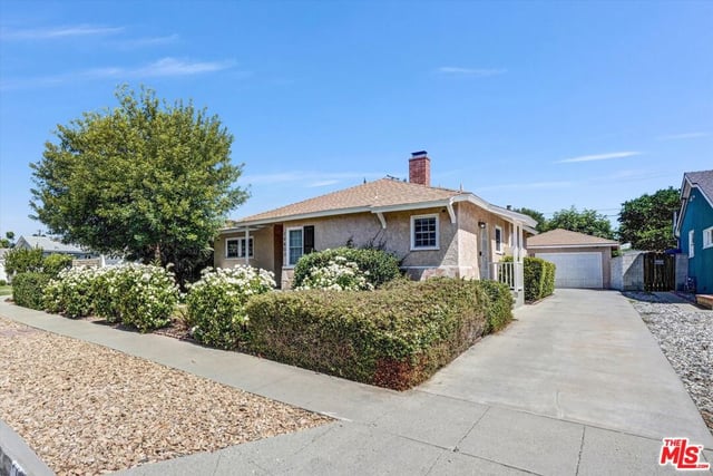 19803 Bassett Street, Los Angeles, CA 91306 — photo 4 of 26