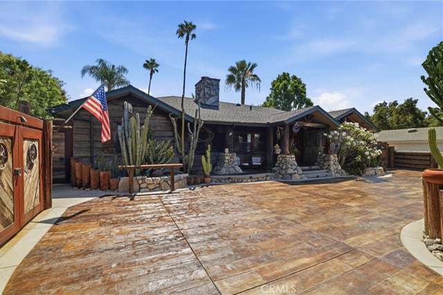 310 S Mountain Avenue, Monrovia, CA 91016 — photo 2 of 42