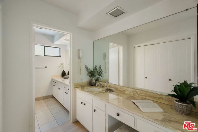 6251 Coldwater Canyon Avenue 205, Los Angeles, CA 91606 — photo 21 of 33