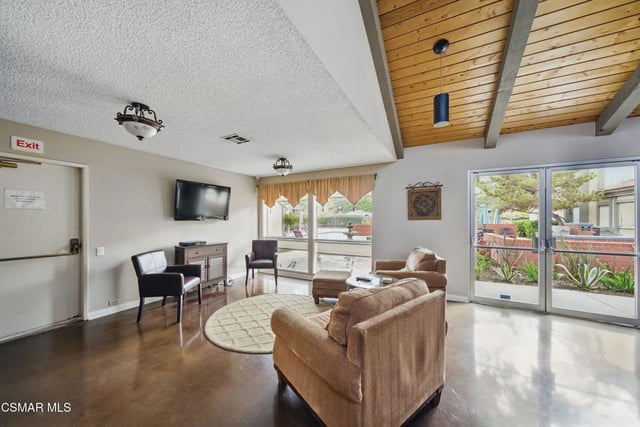 255 Sequoia Court 14, Thousand Oaks, CA 91360 — photo 32 of 40