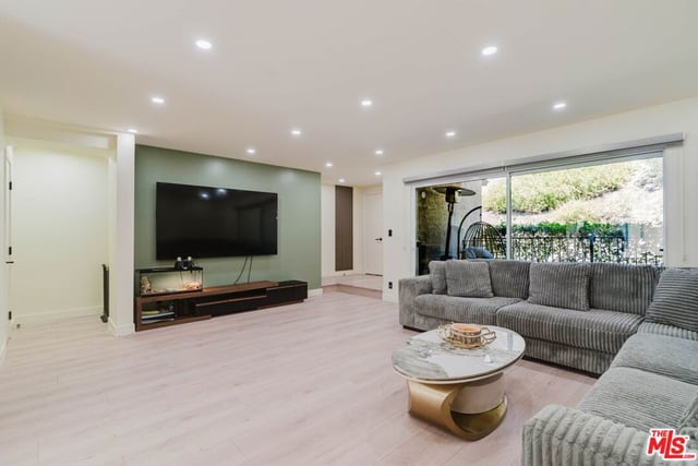 9659 Via Torino 149, Burbank, CA 91504 — photo 5 of 25