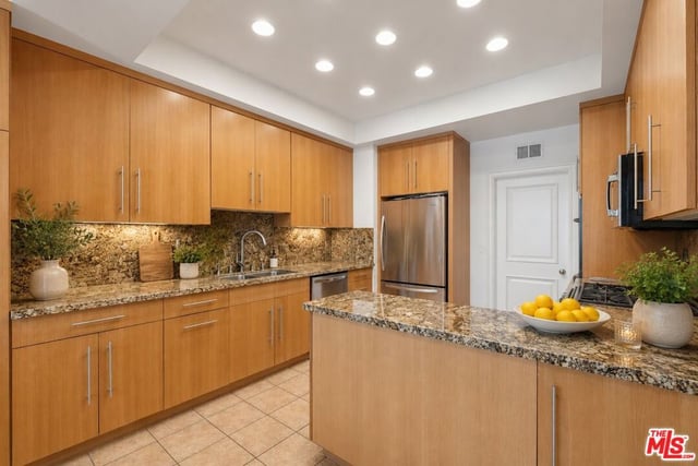 10116 Empyrean Way 202, Los Angeles, CA 90067 — photo 12 of 24