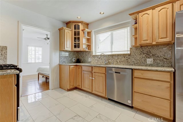 6331 Murietta Avenue, Van Nuys, CA 91401 — photo 13 of 48