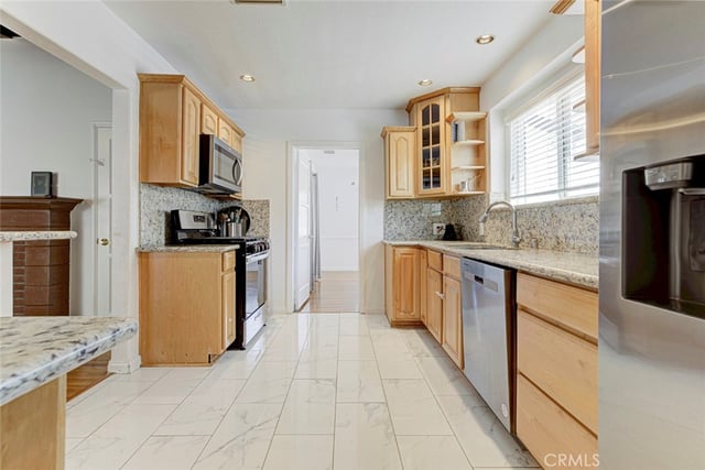6331 Murietta Avenue, Van Nuys, CA 91401 — photo 14 of 48