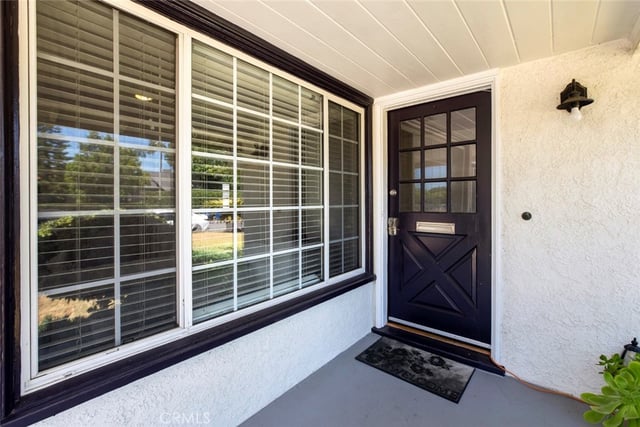 6331 Murietta Avenue, Van Nuys, CA 91401 — photo 4 of 48