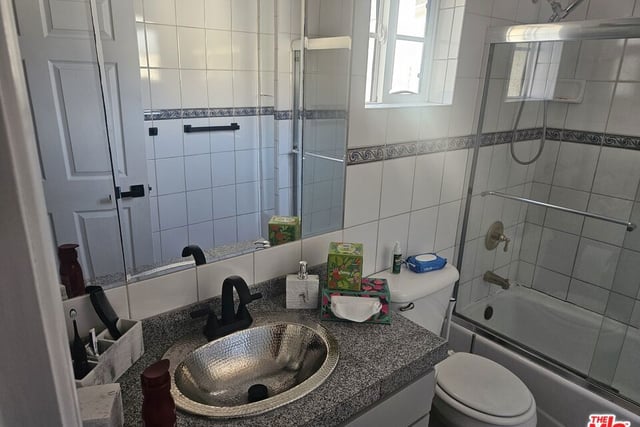 4922 W 104th Street, Inglewood, CA 90304 — photo 18 of 32