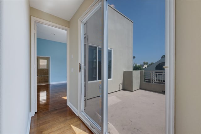 2125 S Bentley Ave 101, Los Angeles, CA 90025 — photo 19 of 34