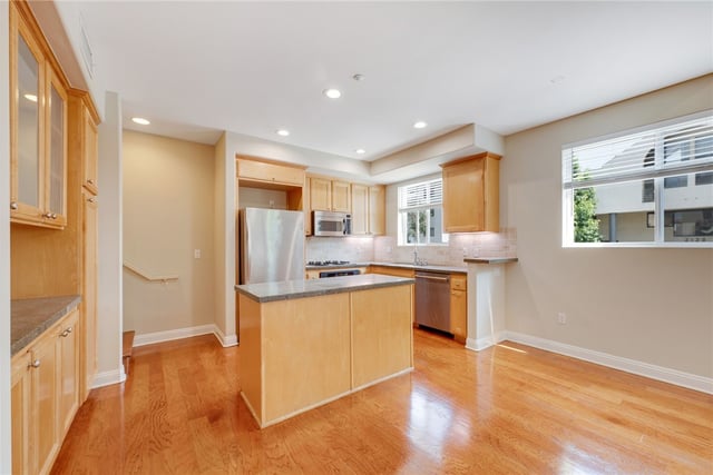 2125 S Bentley Ave 101, Los Angeles, CA 90025 — photo 8 of 34