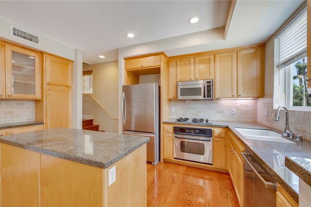 2125 S Bentley Ave 101, Los Angeles, CA 90025 — photo 9 of 34
