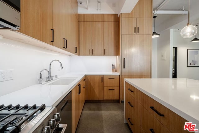849 S Broadway 603, Los Angeles, CA 90014 — photo 2 of 43