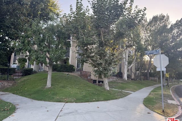 801 S Plymouth Boulevard 302, Los Angeles, CA 90005 — photo 8 of 12