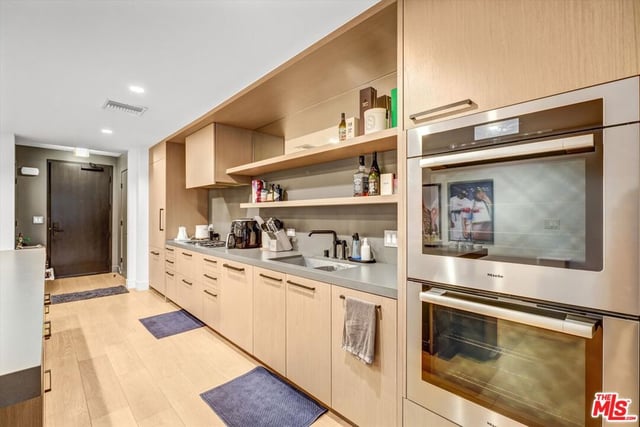 10777 WILSHIRE Boulevard 209, Los Angeles, CA 90024 — photo 2 of 17