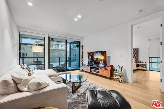 10777 WILSHIRE Boulevard 209, Los Angeles, CA 90024 — photo 9 of 17