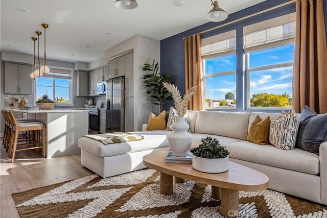 12719 Azure Way 24, Hawthorne, CA 90250 — photo 4 of 10