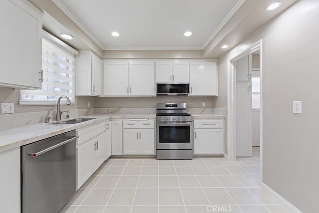 18406 Florwood Avenue, Torrance, CA 90504 — photo 2 of 19