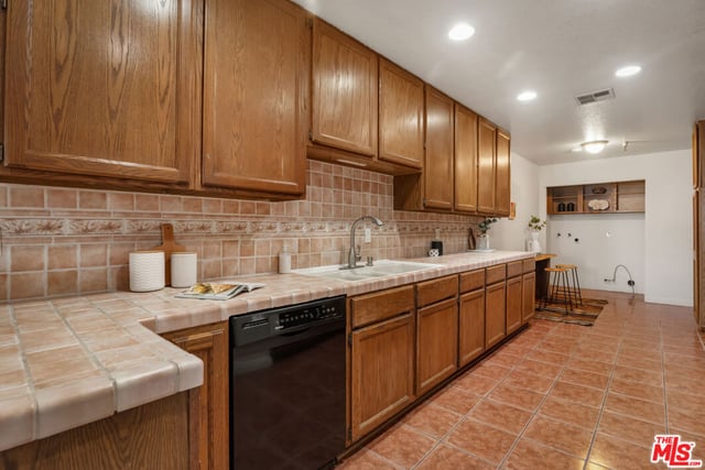14630 Dickens Street 202, Los Angeles, CA 91403 — photo 12 of 36