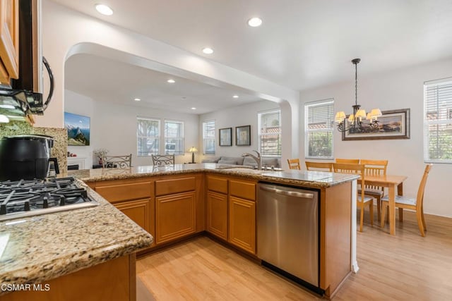 340 Town Forest Court, Camarillo, CA 93012 — photo 9 of 38