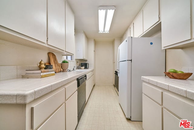 5437 Corteen Place 212, Los Angeles, CA 91607 — photo 15 of 38