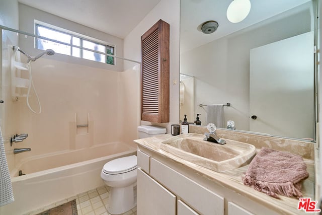 5437 Corteen Place 212, Los Angeles, CA 91607 — photo 23 of 38